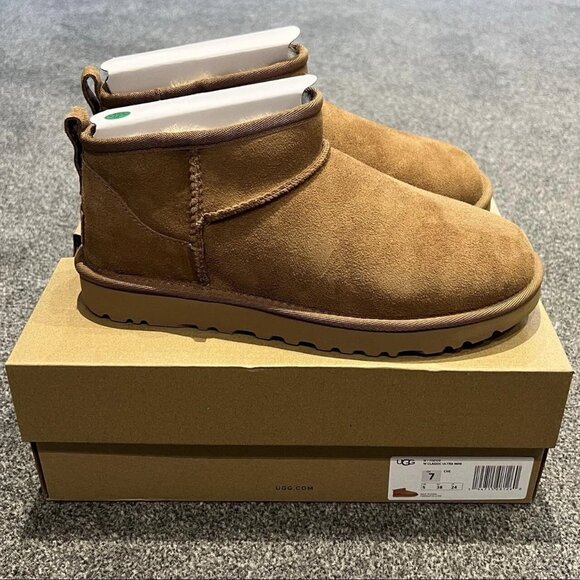UGG Classic Ultra Mini Boots - Picture 2 of 3